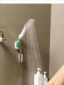 Giá Đỡ Vòi Sen Treo Tường Bằng Nhựa Có Thể Xoay Giá Đỡ Vòi Sen Phòng Tắm Giá Đỡ Vòi Sen Bền Bỉ Kiểu Dáng Scandinavia Thương Hiệu Người Thân Thiện