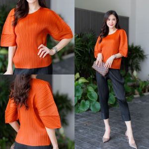 เสื้ออัดพลีทคอกลม แขนพอง  ตัดฉาก เคิร์ฟ แขนตั้ง พอง ทรงสวย Premium 👍🏻 ดีไซด์ ✨🌞✨🌞 แบบงานแบรนด์ ✔️✔️ Hi-end   งานเรียบ แต่หรูหรา  ทุกมิติ เนื้อผ้าสวยมว้ากกกกก