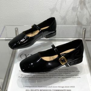 รองเท้า Mary Janes ส้นแบนสีแดงสไตล์ย้อนยุคสำหรับผู้หญิง ฤดูร้อน 2025 รองเท้าส้นแบนแบบสวมสบาย สไตล์หวานๆ สำหรับใส่ไปงานวันเกิด