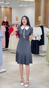 Đầm nữ dáng A xòe GUMAC tay ngắn phối cổ trắng tùng váy dập ly tạo kiểu thanh lịch thời trang LDF1206