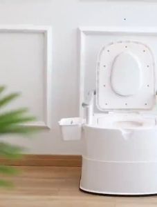 Bồn cầu di động có tay vịn tiện lợi cho người già và trẻ nhỏ Bô vệ sinh đa năng Toilet thông minh lưng tựa chắc chắn nhựa Cao Cấp ( màu ngẫu nhiên)