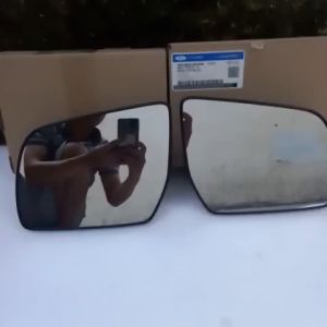 Mặt gương Mazda BT50 2012 - 2020 chính hãng. Loại có sấy hoặc không sấy vui lòng chọn. Ảnh là loại không sấy.