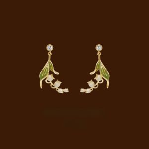 Elegant Floral Ear Cuffs No Piercing Required Summer Womens Fashion Forest System High-End Sensation Unique Mosquito Coil Tray