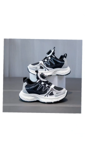 Shoe-Mosaic  รองเท้าเด็กผู้ชาย 2025 รองเท้าแฟชั่นตัวใหญ่  รองเท้าเด็กวัยเดิน สวมใส่สบาย ใช้ระบบหมุนแทนเชือกผูกรองเท้า  เก๋ไก๋ ทนทาน มี2สี เงิน ดำ มีใชส์26-37 A031