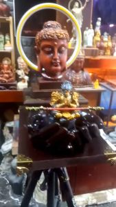 Mô hình  tề thiên Đại thánh trong bàn tay Phật tổ Như lai trang trí bàn trà  bàn làm việc.