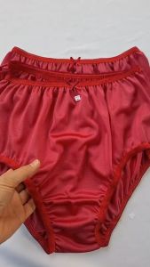 ของ กางเกงใน ผ้าวาโก้  แพ็ค3ตัว แบบแต็มตัว นุ่มลื่น  เนื้อหา: กางเกงในผู้หญิง  กางเกงไนล่อนเกรดพรีเมี่ยม  ไซส์ M  วัตถุดิบ: นิ้ว  สี: เอว 28-32  ความลง น้อย 32