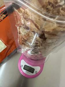 BONITO FLAKES 100GRAMS FENGZIYA PLS STORE PROPERLY AFTER OPENING OUR SEAL PUT IT IN AN AIRTIGHT CONTAINER WITH NO DIRECT CONTACT TO SUNLIGHT. AFTER YOU OPEN IT IS YOUR RESPONSIBILITY SINCE WE DELIVER THE ITEM IN GOOD CONDITION.