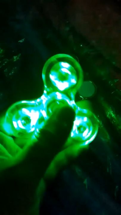 Children's Toys Gyroscope Glowing Led Light Fidget Spinner Hand-cranked 