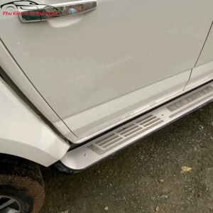 Ốp Nẹp Bậc Ngoài Chevrolet Colorado chất liệu inox cao cấp hỗ trợ lên xuống chống trượt