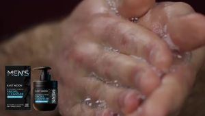 Mens Facial Cleanser Deep Cleansing Pore Oil Control with Charcoal Powder Mild Daily Cleansing Facial Refreshing Face Wash