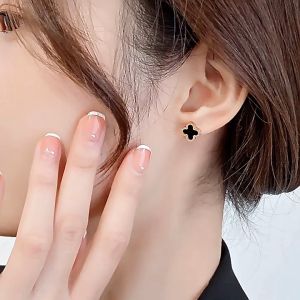 Bông tai khuyên nụ titan cỏ 4 lá may mắn đeo sát tai xinh đẹp phụ kiện trang sức thời trang kpop