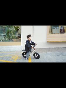 สีเขียว ของเล่นเด็ก เหมาะสำหรับการเล่นกลางแจ้ง จักรยานขาไถ จักรยานทรงตัว จักรยานฝึกการทรงตัว จักรยานสมดุล ของแท้ 100% กับกล่อง