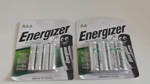 Energizer AA/AAA NiMH rechargeable battery + 4 Slots LCD Display Smart Battery Charger