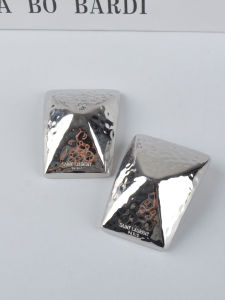 Vintage Gold Rivet Square Earrings 3D Poplar Forest Metal Texture Exaggerated Stage Clip-On Earrings for Women