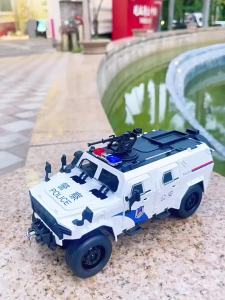 MAKEDA | 1:20 Dongfeng Mengshi Police Car AE86 Model Toy Front Wheel Steering Pull Back Vehicles Models Music Light Toys Ideal Ornament