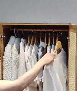 Tủ quần áo phòng ngủ gia đình cho thuê phòng với tủ quần áo treo bằng gỗ chắc chắn bền và chống bụi tủ vải