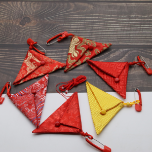 Pin and Red String Triangle Protection Amulet Bag