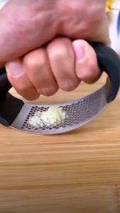 MixHome Stainless Steel Manual Garlic Press Crusher Squeezer Masher Kitchen Tools