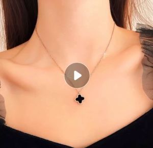 Kalung Titanium Wanita Anti Karat & Liontin Bunga Clover Terbaru 2023