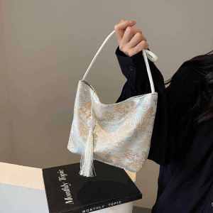 New 2024 Chinese Style Womens Handbag Vintage Tassel Underarm Single Shoulder Bag High-End Sensation Soft Velvet Bucket Bag