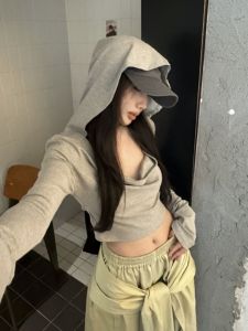 เสื้อยืดคอกลมแขนยาวสีเทาทรงสลิมฟิตสำหรับผู้หญิงในฤดูใบไม้ร่วง ดีไซน์เก๋ไก๋ เสื้อผ้าทำงานสไตล์เกาหลี แขนยาว ปกติ