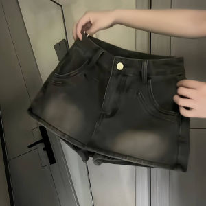 เสื้อแขนยาวทรงเข้ารูปสั้นผ้าตาข่ายไหล่เดียวสไตล์สาวฮอตฤดูร้อน กางเกงขาสั้นยีนส์ทรงเอ ชุดแฟชั่นสองชิ้นสำหรับผู้หญิง