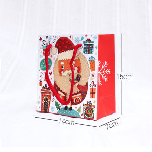 กระเป๋าถือของขวัญวันคริสต์มาสใหม่ กระเป๋ากระดาษสำหรับใส่ขนม กล่องของขวัญ ภาพวาดการ์ตูนของปีศาจคริสต์มาส วันคริสต์มาสสุดสร้างสรรค์