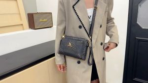 Tas Wanita Berkualitas Tinggi: Tas Selempang Wanita Import & Tas Bahu Wanita Korea