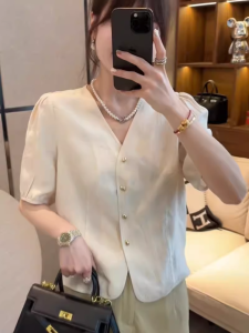 เสื้อคาร์ดิแกนผ้าชีฟองแขนสั้นคอวีสไตล์เกาหลีสำหรับผู้หญิงในช่วงฤดูร้อนปี 2025 เสื้อคลุมกันหนาวโปร่งบางใหม่