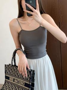 เสื้อชั้นในแบบสายเดี่ยวผ้าไหมมัลเบอร์รี่เนื้อนุ่มสวมใส่สบาย เสื้อกั๊กทรงเข้ารูป เสื้อชั้นในแบบเกาะอก ไม่หลุดร่วง ดีไซน์เรียบง่าย