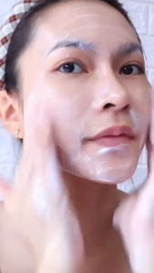 โฟมล้างหน้า สารสกัดธรรมชาติ สำหรับผิวแพ้ง่าย กำจัดความมัน  แพ็ค 3 ชิ้น ( Facial Cleansing Cream Foam )