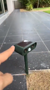 Solar Ultrasonic Animal & Pest Repeller Pest Bird Repeller Outdoor Yard Chaser Garden Deterrent Mouse Cat Dog