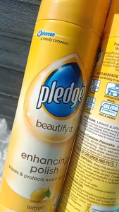 Pledge สเปรย์ทําความสะอาด กลิ่น Lemon ป้องกัน บํารุงรักษาเฟอร์นิเจอร์ไม้ เครื่องหนัง พลาสติก สเตนเลส หินอ่อน แกรนิต