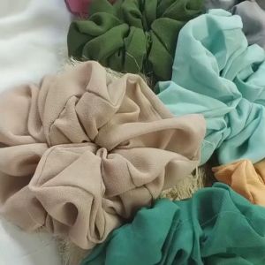 Scrunchie Hijab Anti Pusing: Solusi Nyaman untuk Ikat Rambut