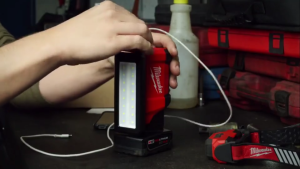 MILWAUKEE M12 PIVOT AREA LIGHT M12 PAL-0