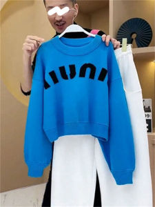 เสื้อสเวตเตอร์คอกลมพิมพ์ลายตัวอักษรแฟชั่นสำหรับผู้หญิง ทรงหลวม ลำลอง สวมใส่สบาย ฤดูใบไม้ผลิ 2025 เสื้อตัวบนคอตตอนผสมโพลีเอสเตอร์