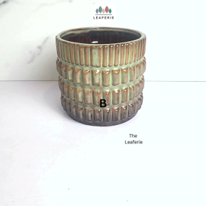 The Leaferie Astrid plant pots. Ceramic flowerpot . flowerpots . flower pot . planter . planters . Flowers