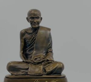 หลวงปู่มั่น ภูริทัตโต หน้าตัก 5 นิ้ว สูง 7 นิ้ว เนื้อทองเหลืองรมดำ บูชาเสริมสิริมงคลอำนาจบารมี  BUD-037