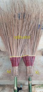 ไม้กวาดทางมะพร้าวขนาดกลาง( M )สีแดง&สีดำ(1ด้าม)