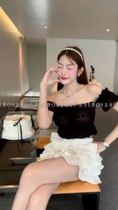 Baimon พร้อมส่ง เสื้อปาดไหล่ต่อแขน งานสวยมากมีสองสีสีขาวและสีดำดำ ครอปปาดไหล่ fashion