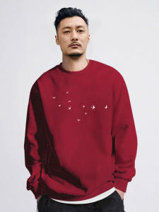 เสื้อฮู้ดทรงหลวมสไตล์อเมริกันสำหรับผู้ชาย เสื้อสเวตเตอร์สีแดงเข้มฤดูใบไม้ร่วง/ฤดูหนาว สไตล์เรียบง่าย คู่รัก ลำลอง เสื้อผ้าผู้ชาย