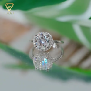 Lore Jewellery - Cincin Moissanite Lapis Emas 18K - Classic Halo Simple Moissanite Ring 0.5/1.0/2.0 Carat [GRA Certificated and Sales Warranty]