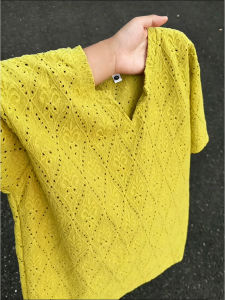 LIUBU | Áo Thun V-Neck Jacquard Có Lỗ