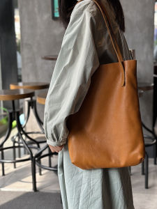 Leather Soft Shoulder Bag Casual Style Womens Tote Bag Top Layer Cowhide Fashionable Lightweight Handbag Zipper Closure