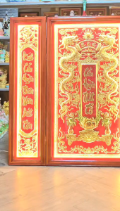 Tranh Cửu Huyền Thất Tổ Bằng Đồng Khung Gỗ Đỏ cao 1m27 – Có đèn