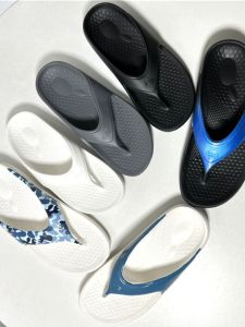 Soft Outdoor Mens Sandals EVA Injection Molding Process Casual Flat Heel Wear Resistant Pure Color Summer Daily Bath Beach