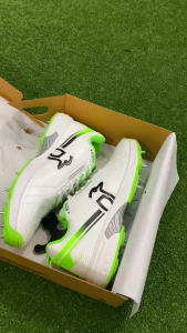 KOOKABURRA Pro 3.0 Full Spike Shoe