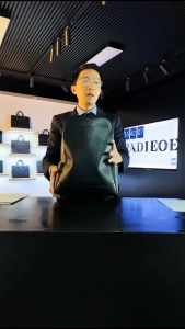 PADIEOE First-layer cowhide casual backpack fashionable genuine leather luxury light-weight dual-shoulder bag mens business trendy outdoor mens bag