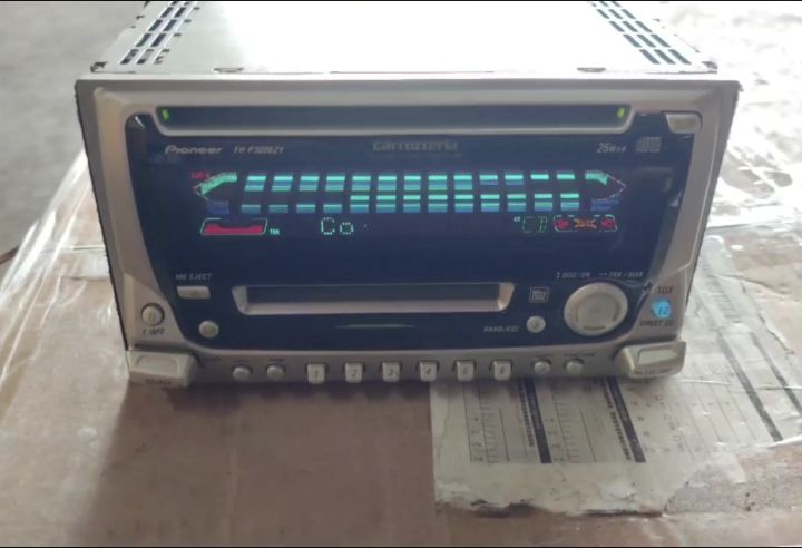 Carrozzeia CD/MDプレーヤー FH-P3006ZY ジャンク 茶色く Carrozzeia CD/MDプレーヤー FH-P3006ZY ジャンク 茶色く