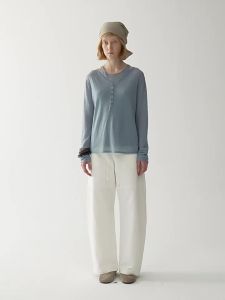 INSIS FEMME | 18-Gauge 100s Water-Soluble Wool V-Neck Fitted Knit Top